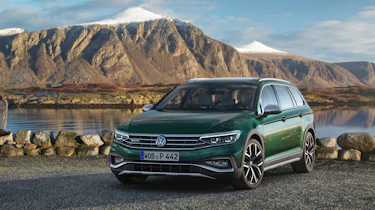 2019 Volkswagen Passat AllTrack front quarter