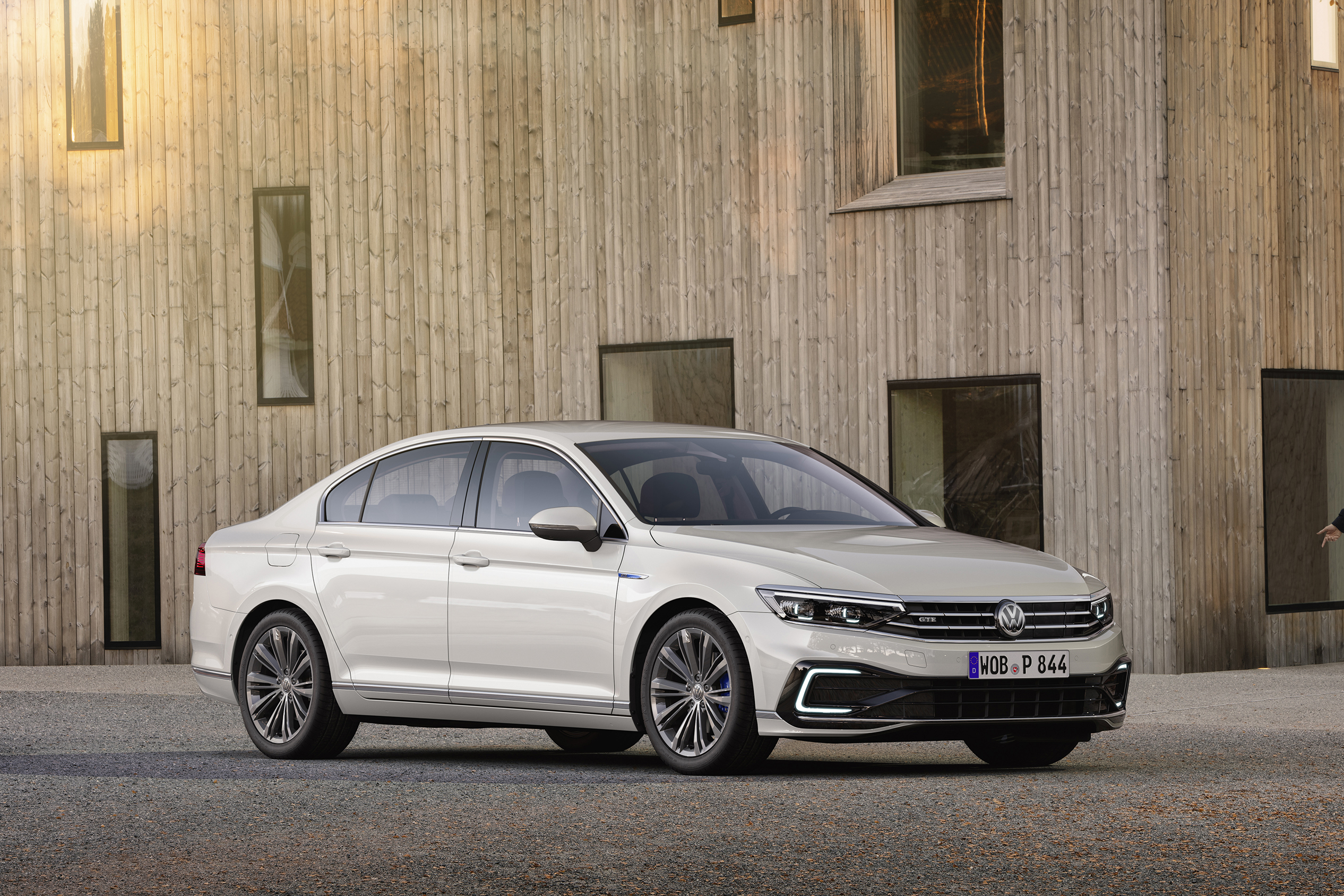 2019 Volkswagen Passat GLE static