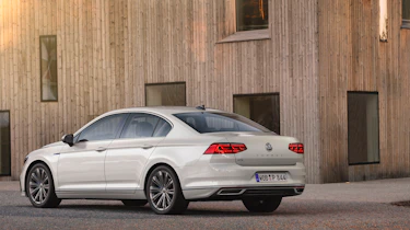 2019 Volkswagen Passat GLE static rear
