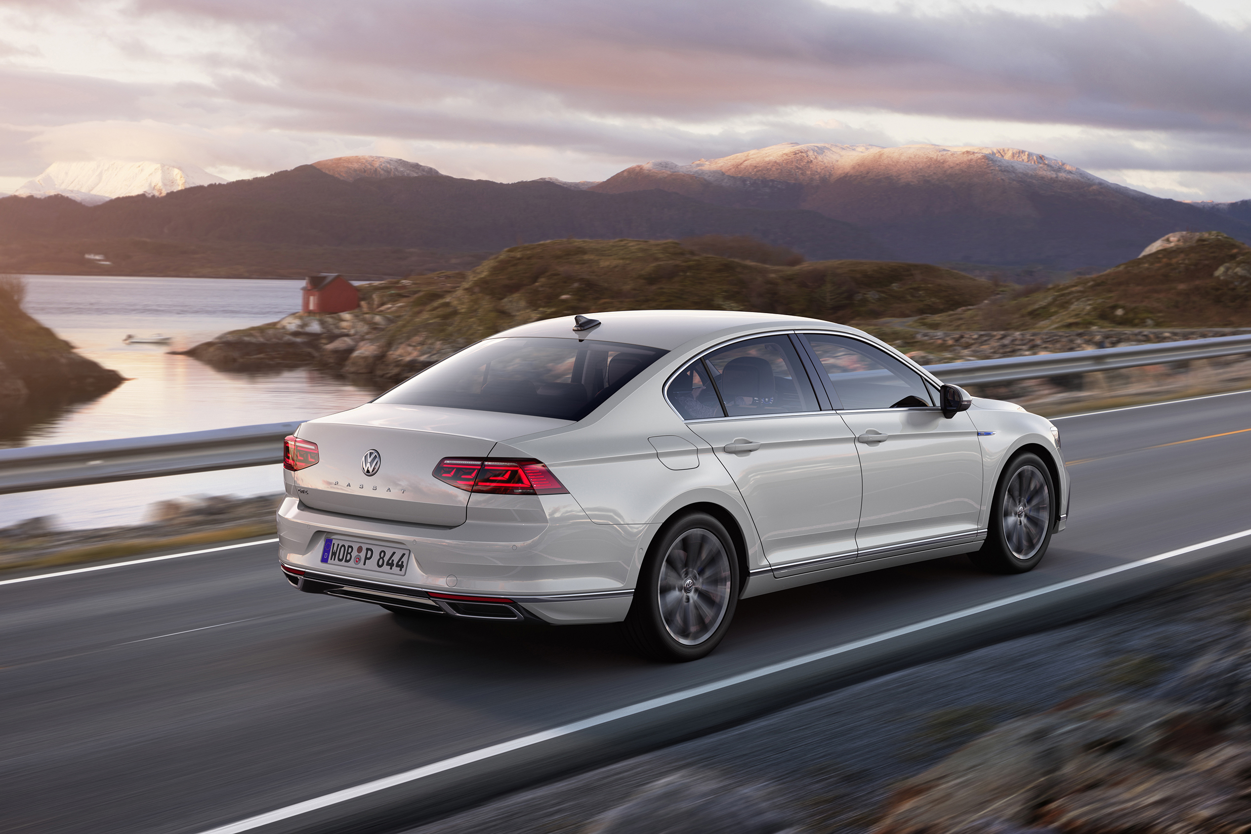 2019 Volkswagen Passat GLE static rear driving