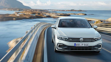 2019 Volkswagen Passat GLE front driving