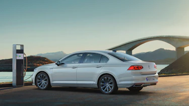 2019 Volkswagen Passat GLE static side