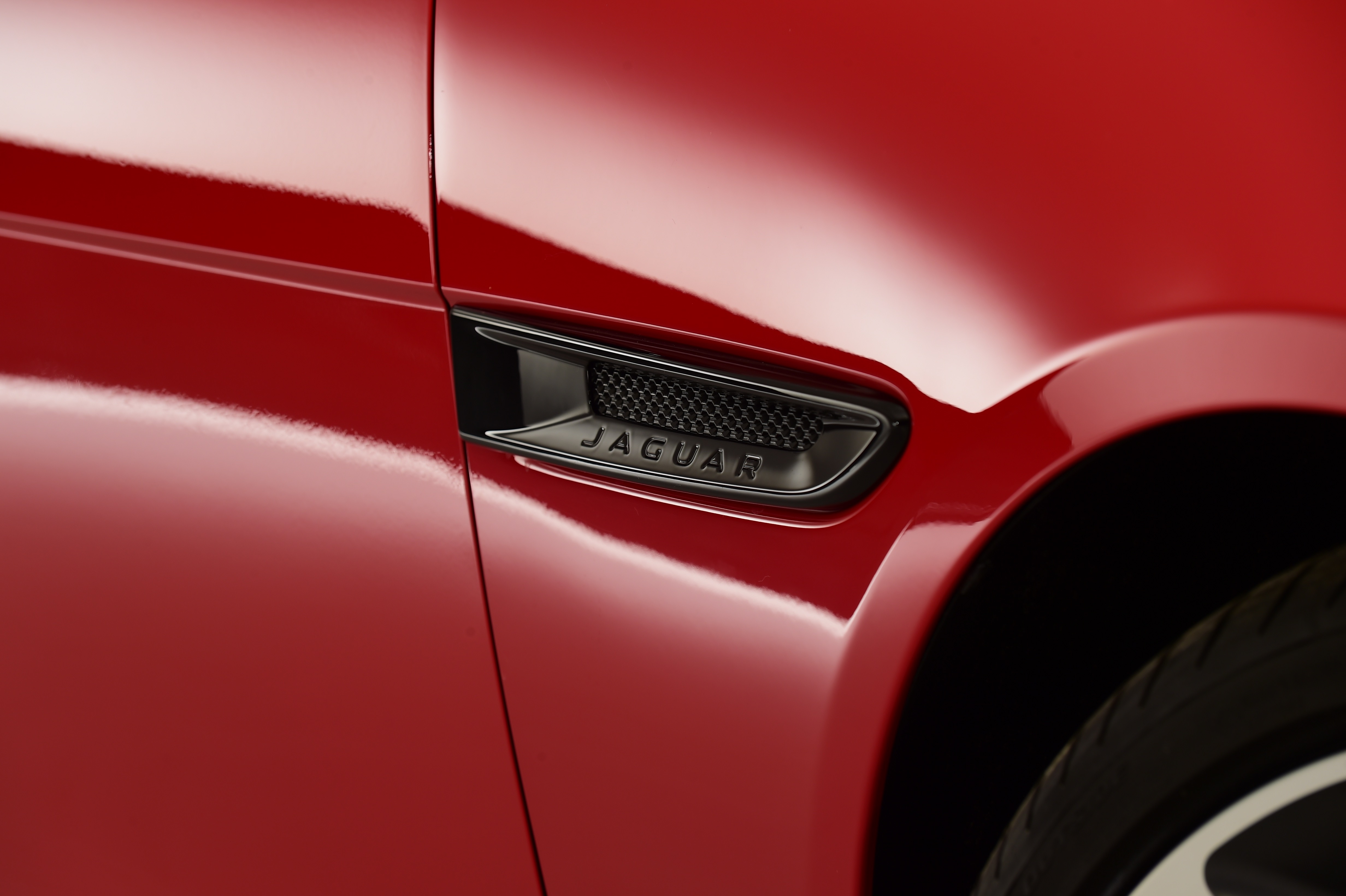 2019 Jaguar XE - close up
