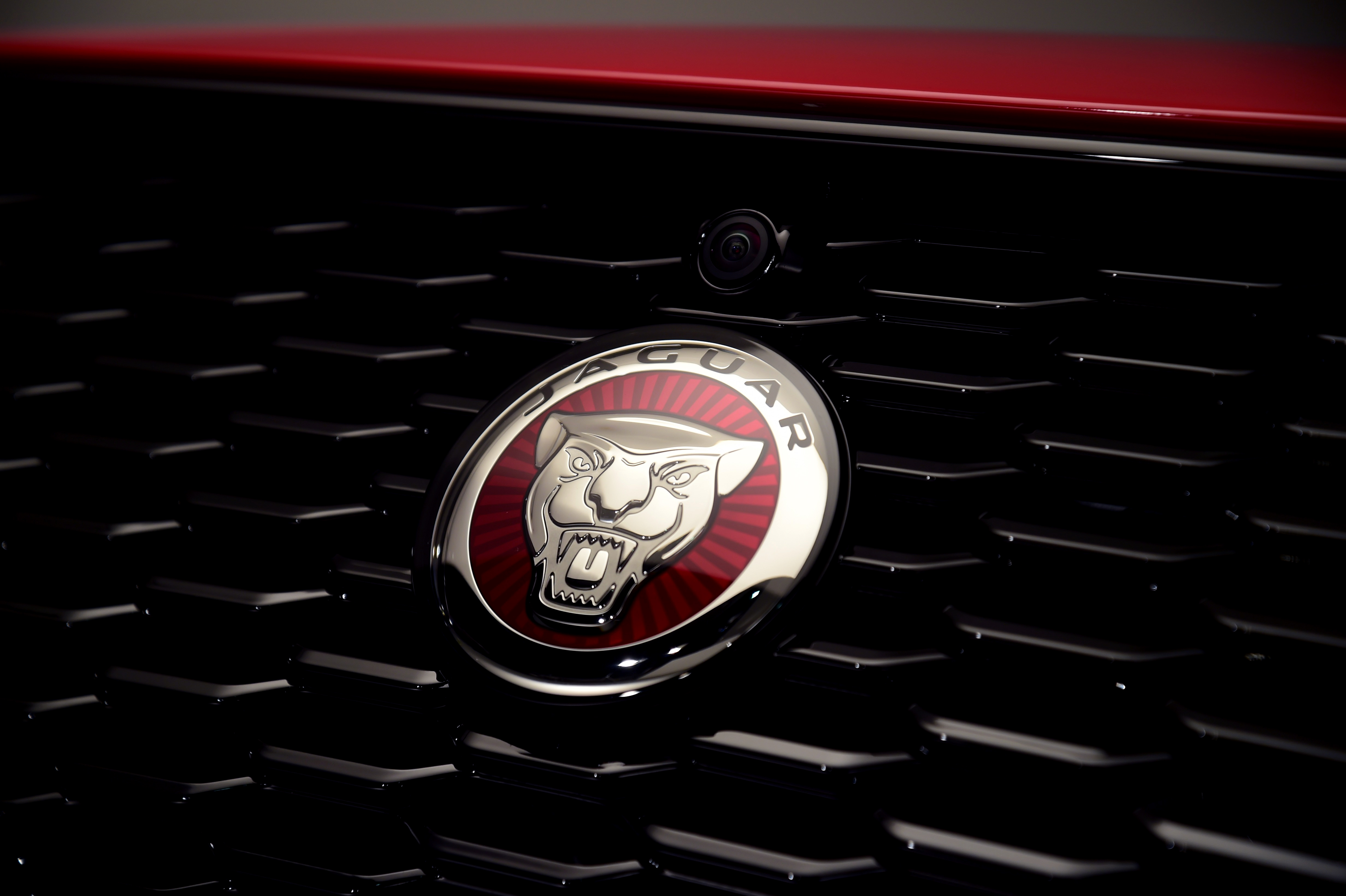 2019 Jaguar XE - grille