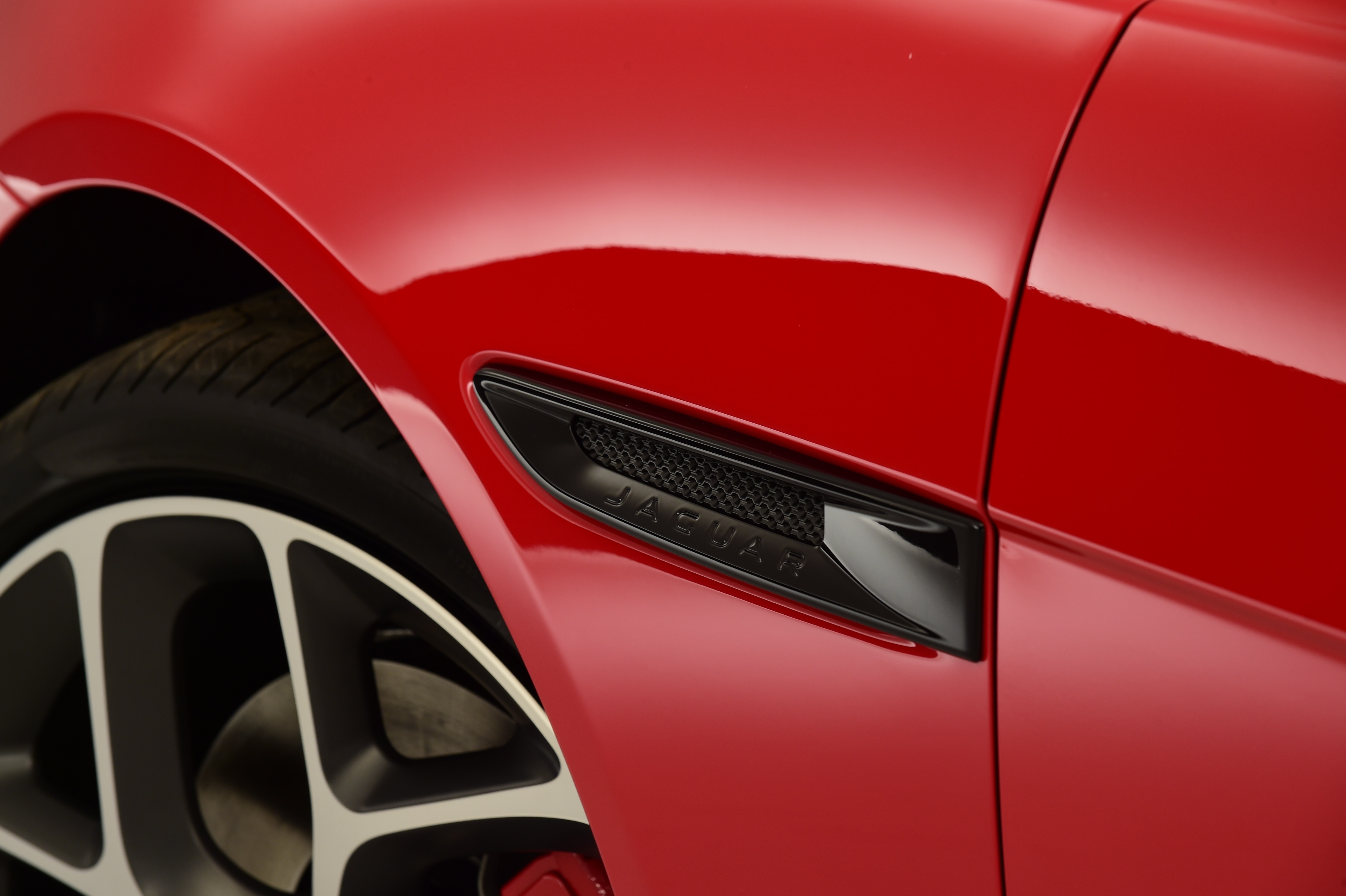2019 Jaguar XE - side