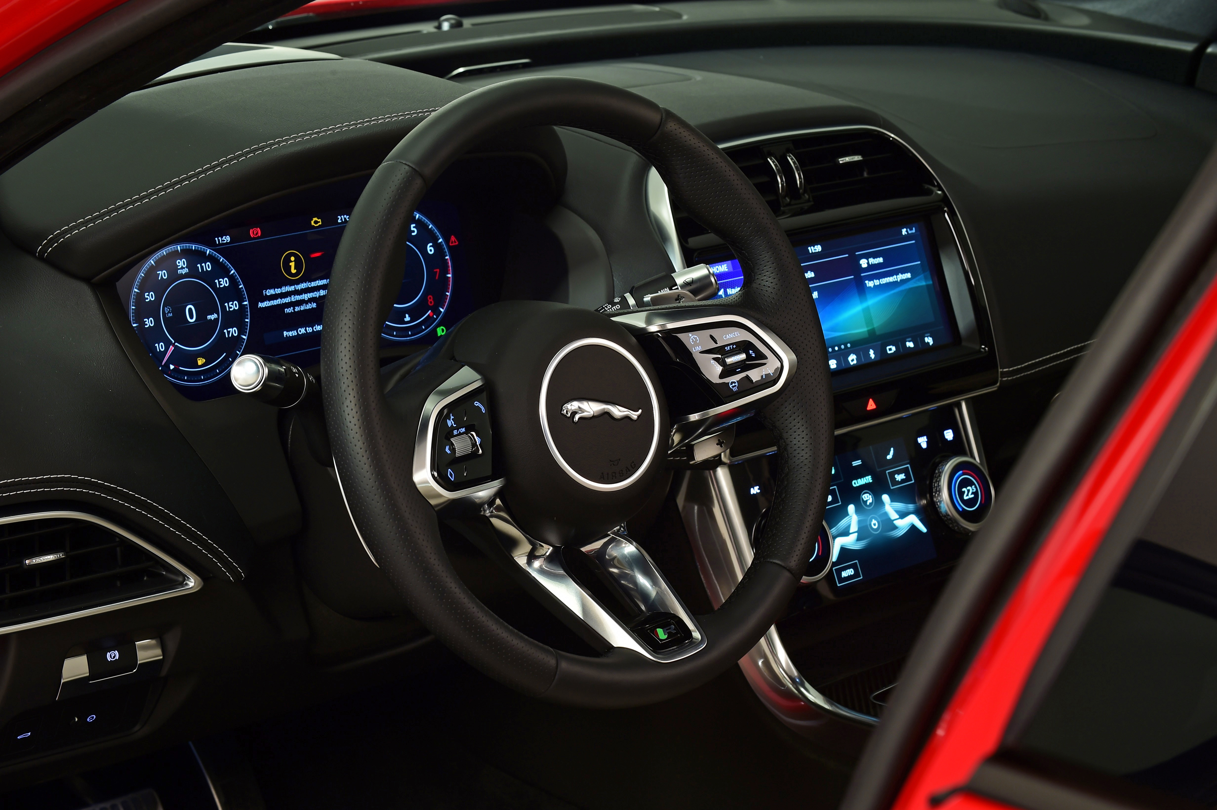 2019 Jaguar XE - interior 