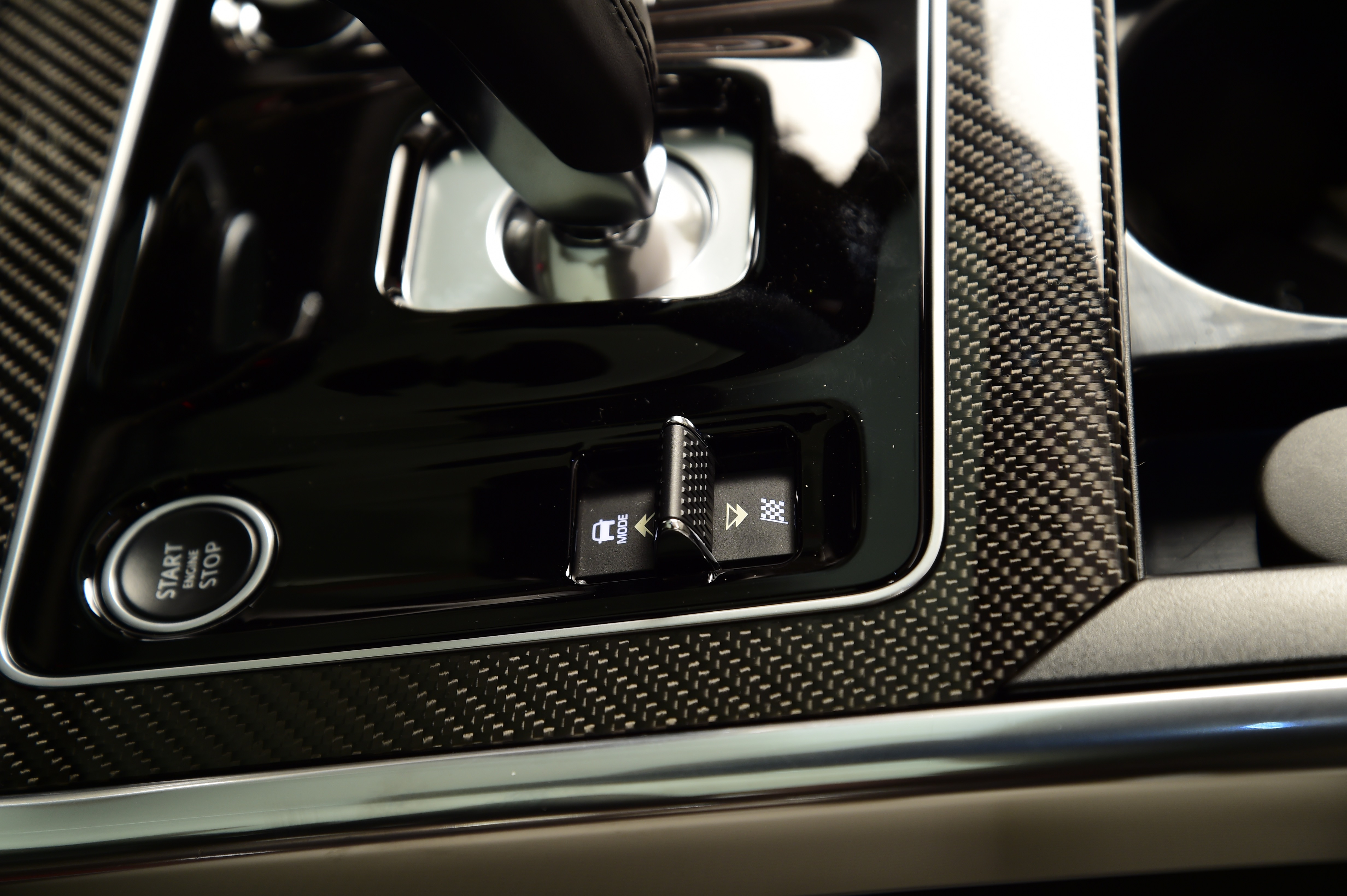 2019 Jaguar XE - switchgear