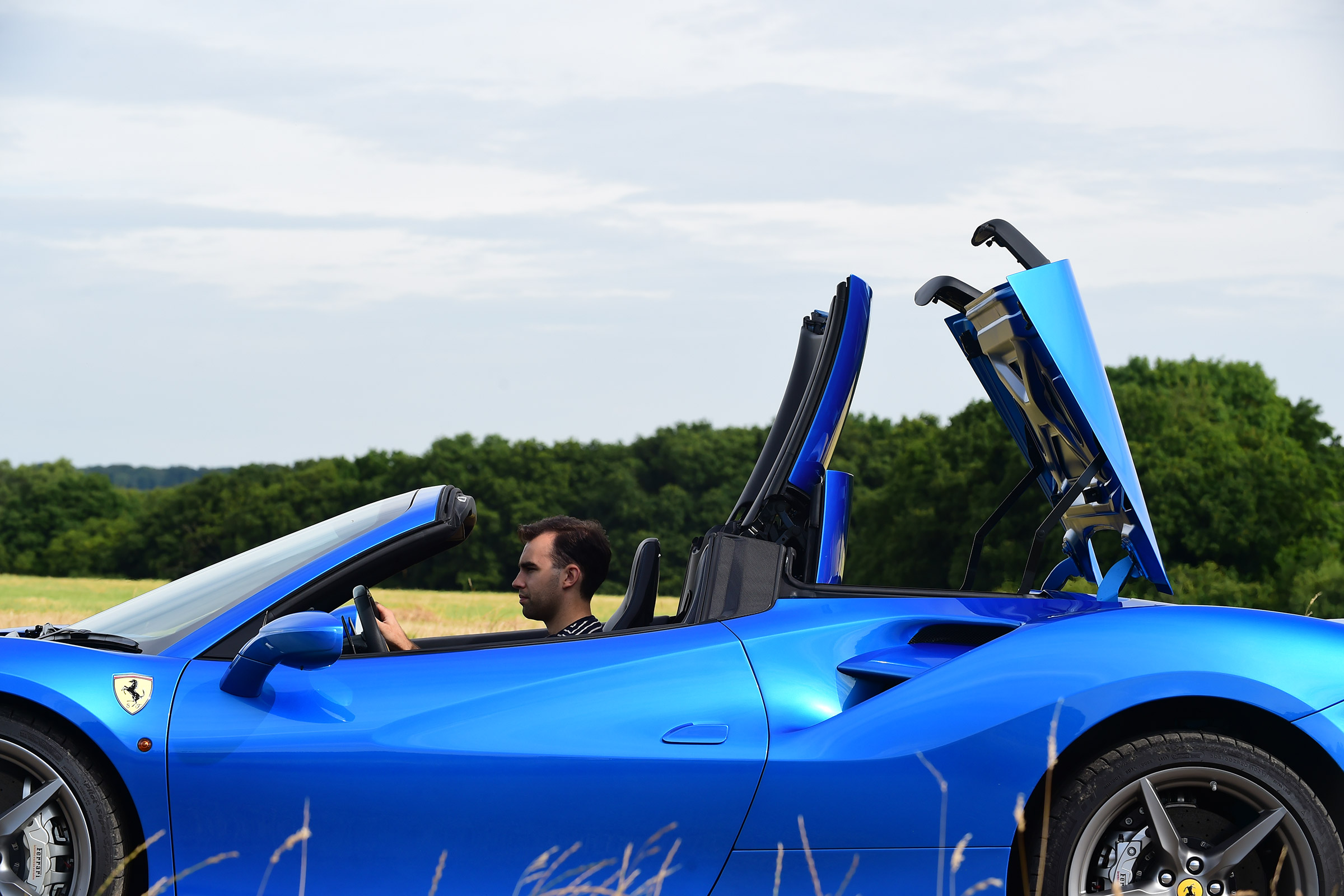 Ferrari 488 Spider convertible folding roof 1