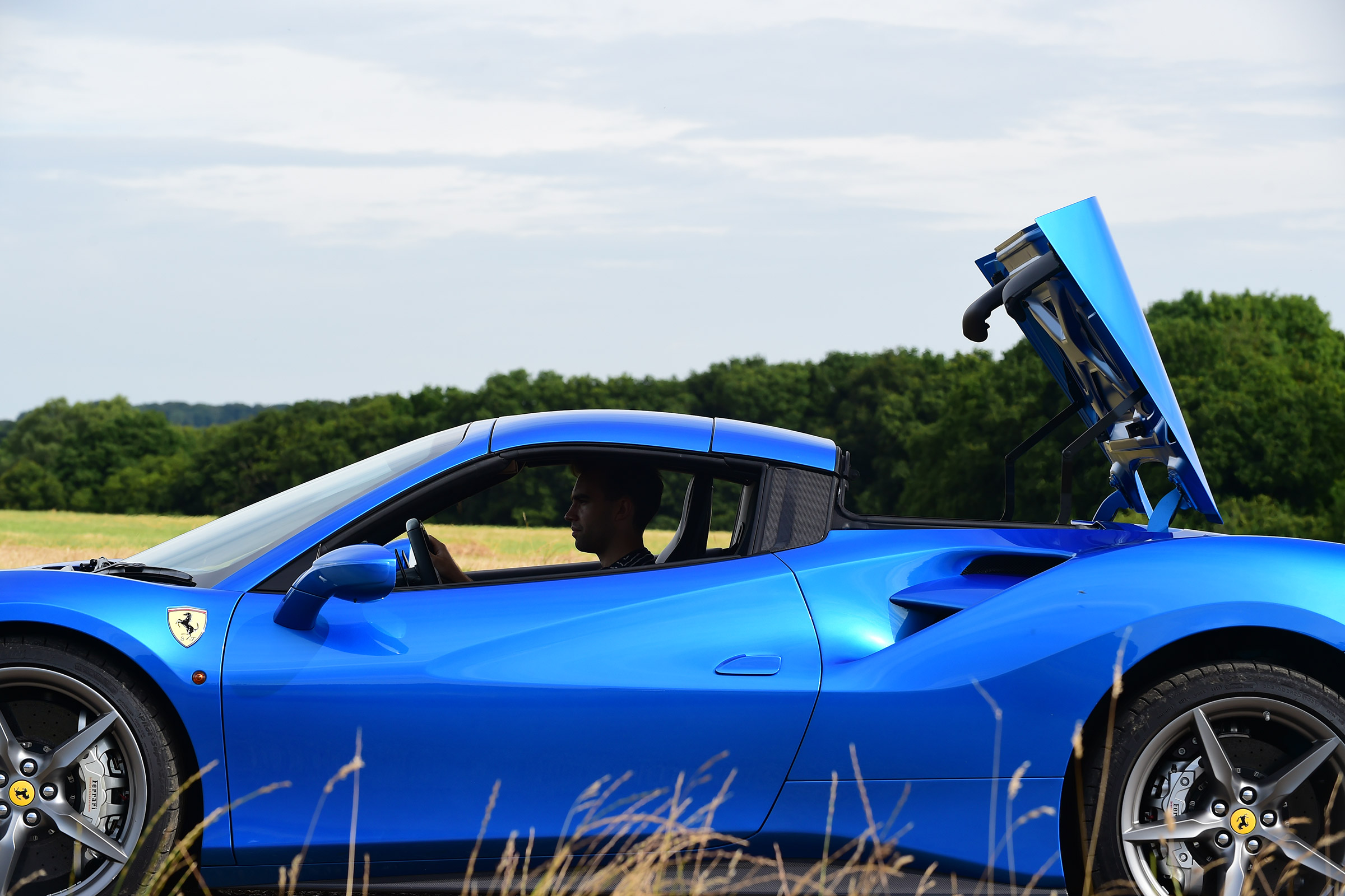 Ferrari 488 Spider convertible folding roof 2