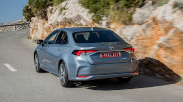 Toyota Corolla saloon rear tracking