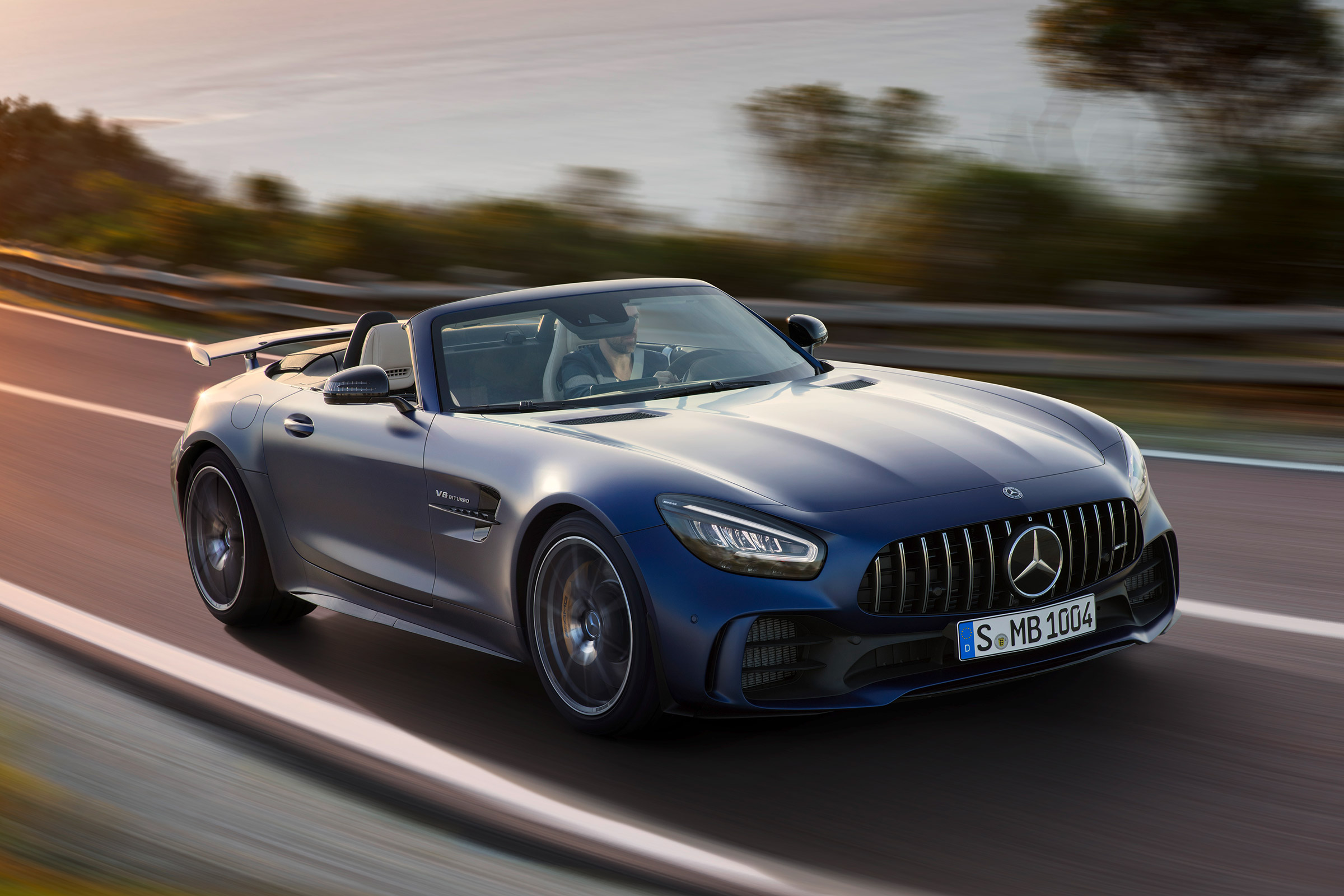 Mercedes-AMG GT R Roadster front tracking