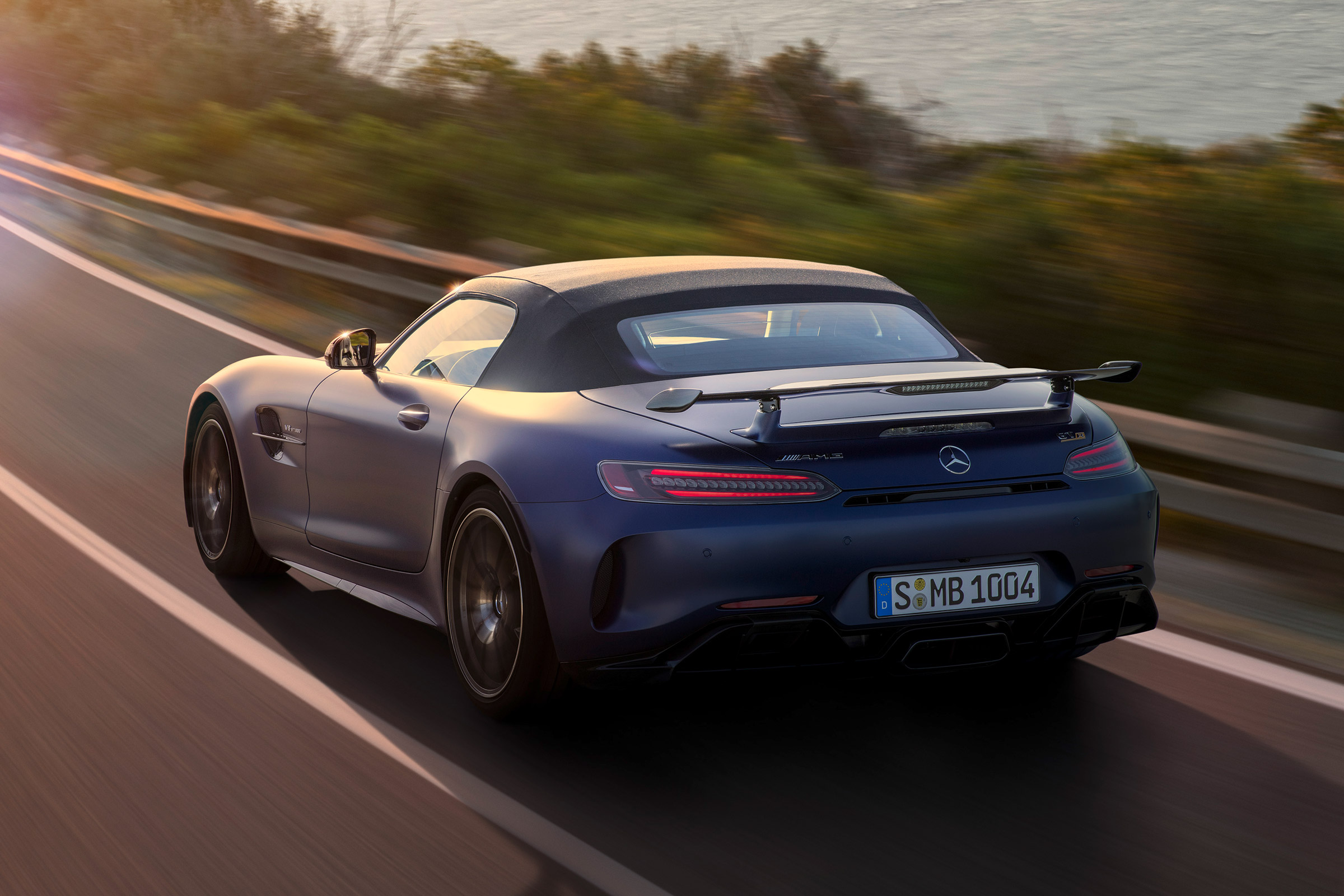 Mercedes-AMG GT R Roadster rear tracking