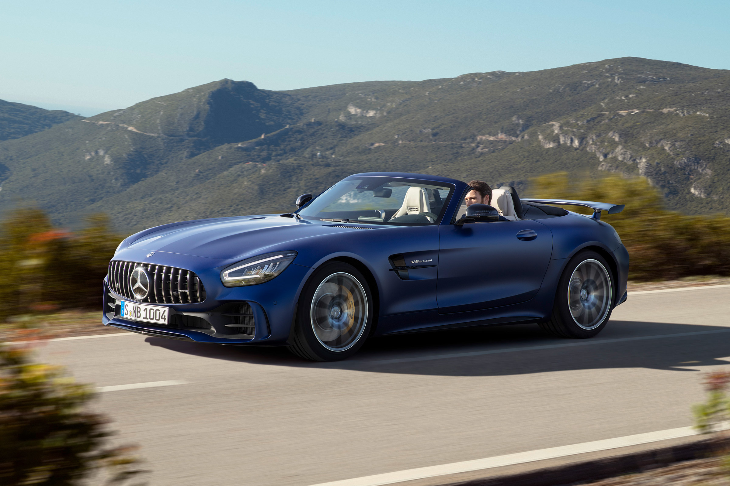 Mercedes-AMG GT R Roadster side tracking