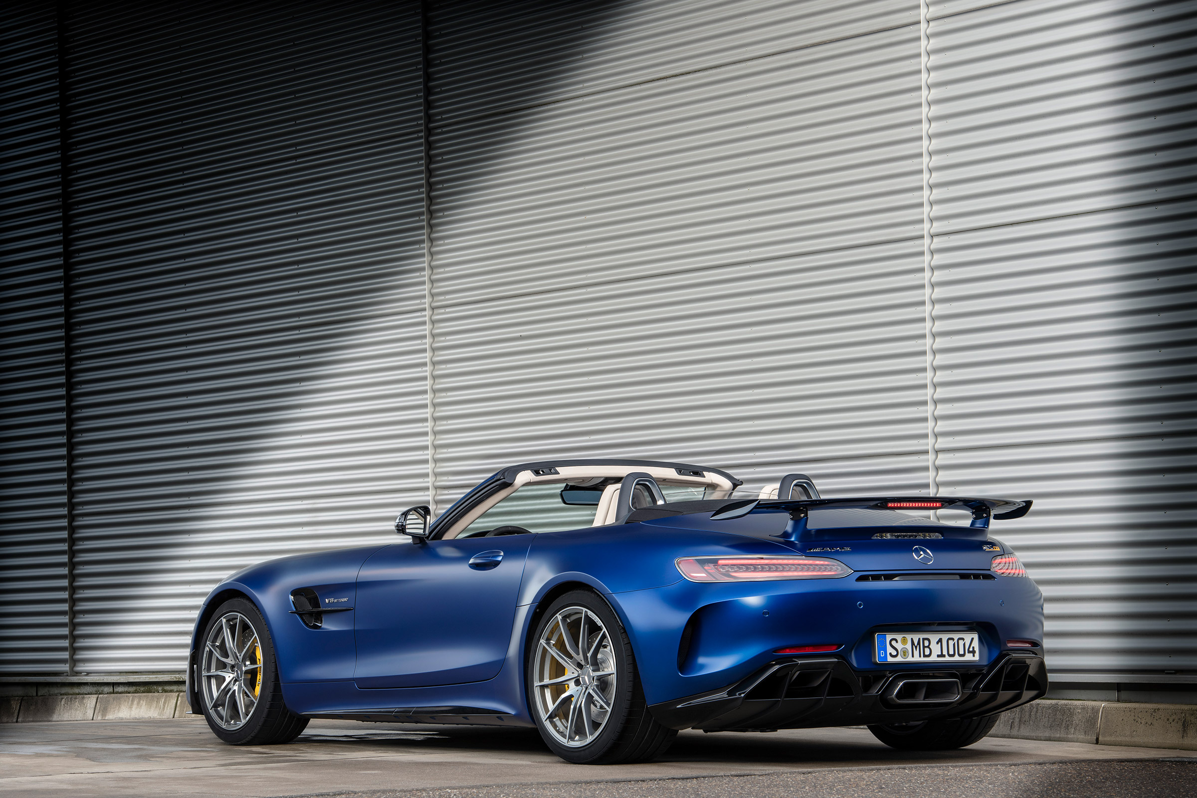 Mercedes-AMG GT R Roadster static tail roof down