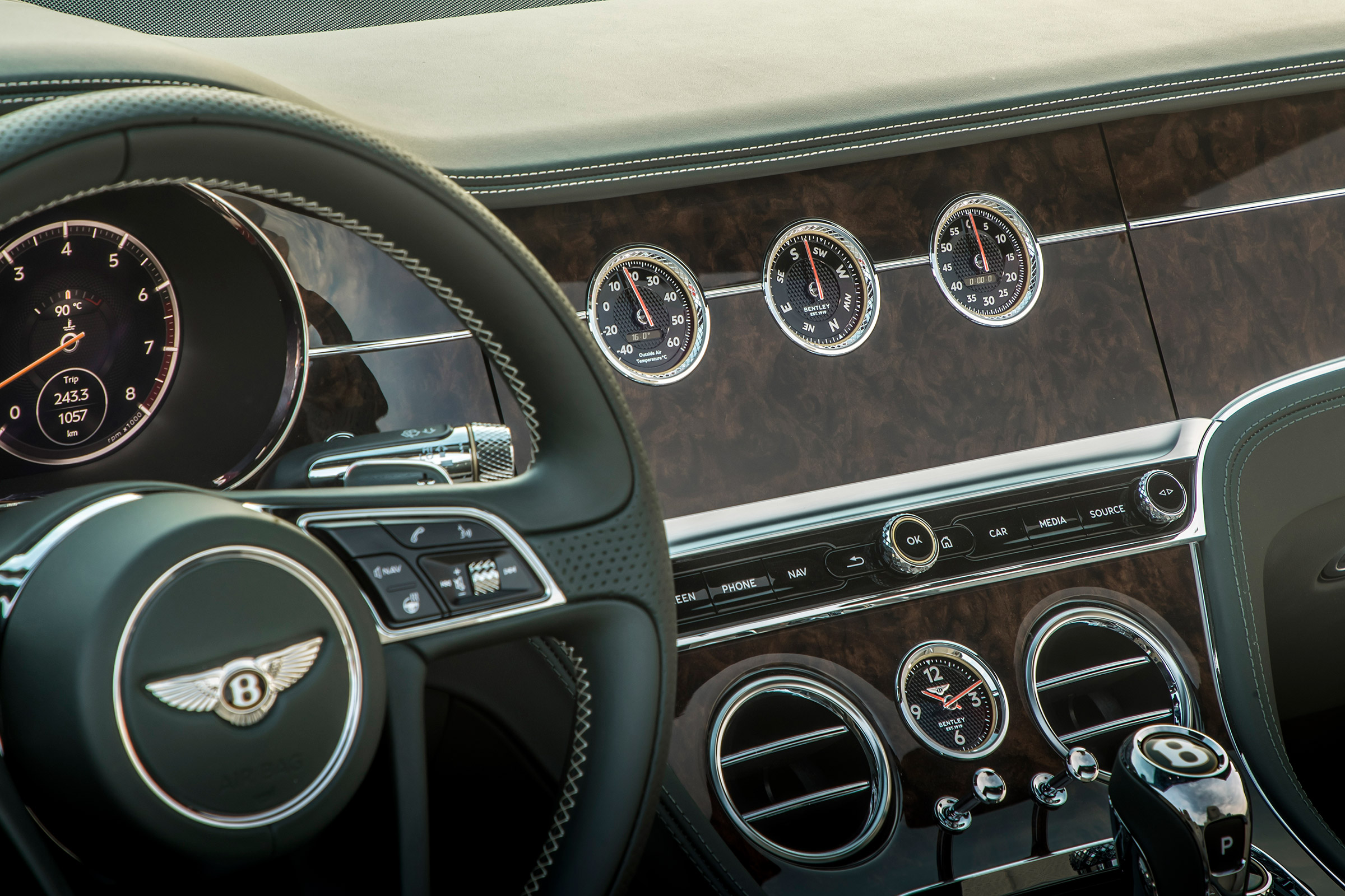 Bentley Continental GT Convertible steering wheel