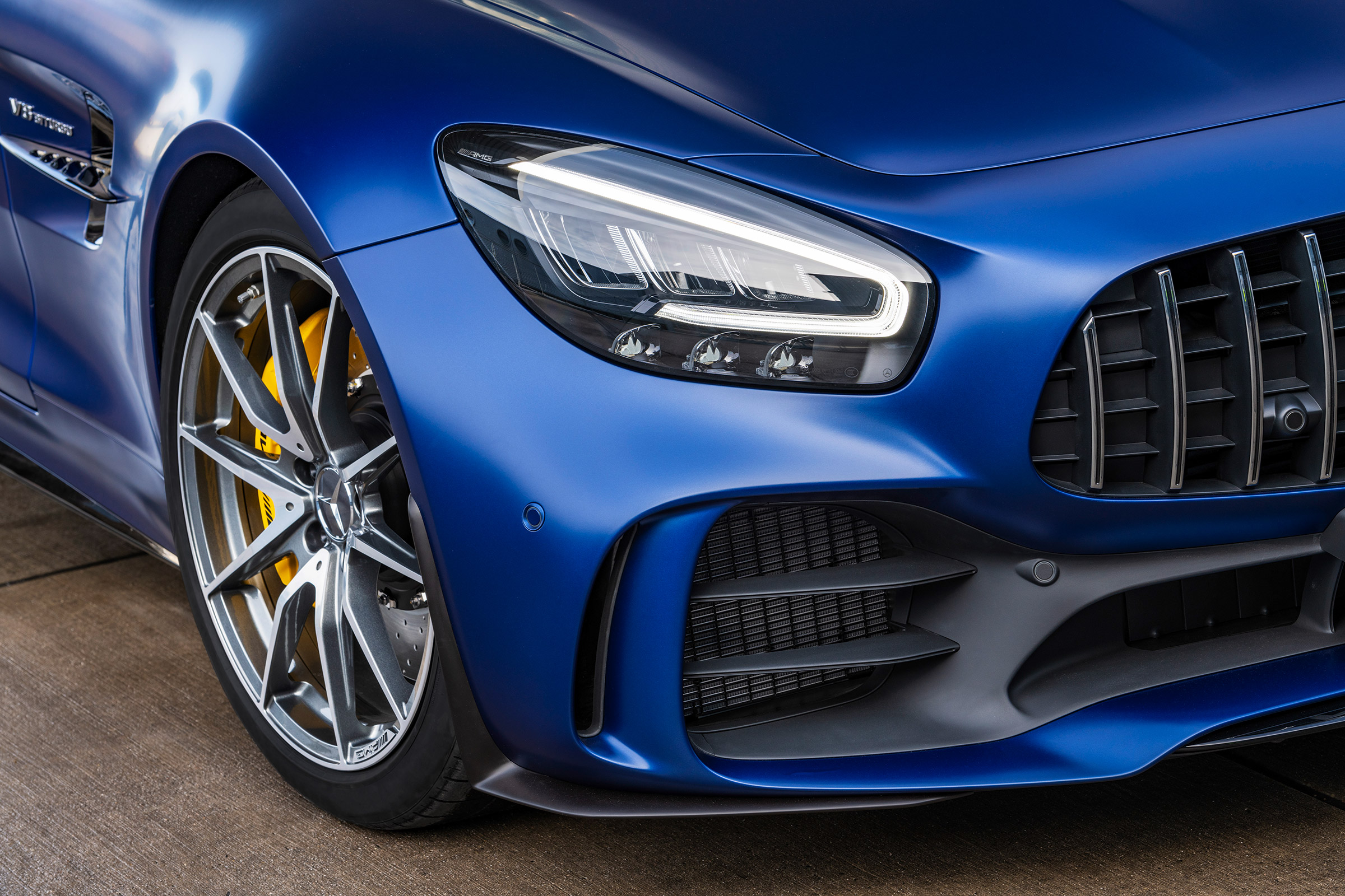 Mercedes-AMG GT R Roadster LED headlights