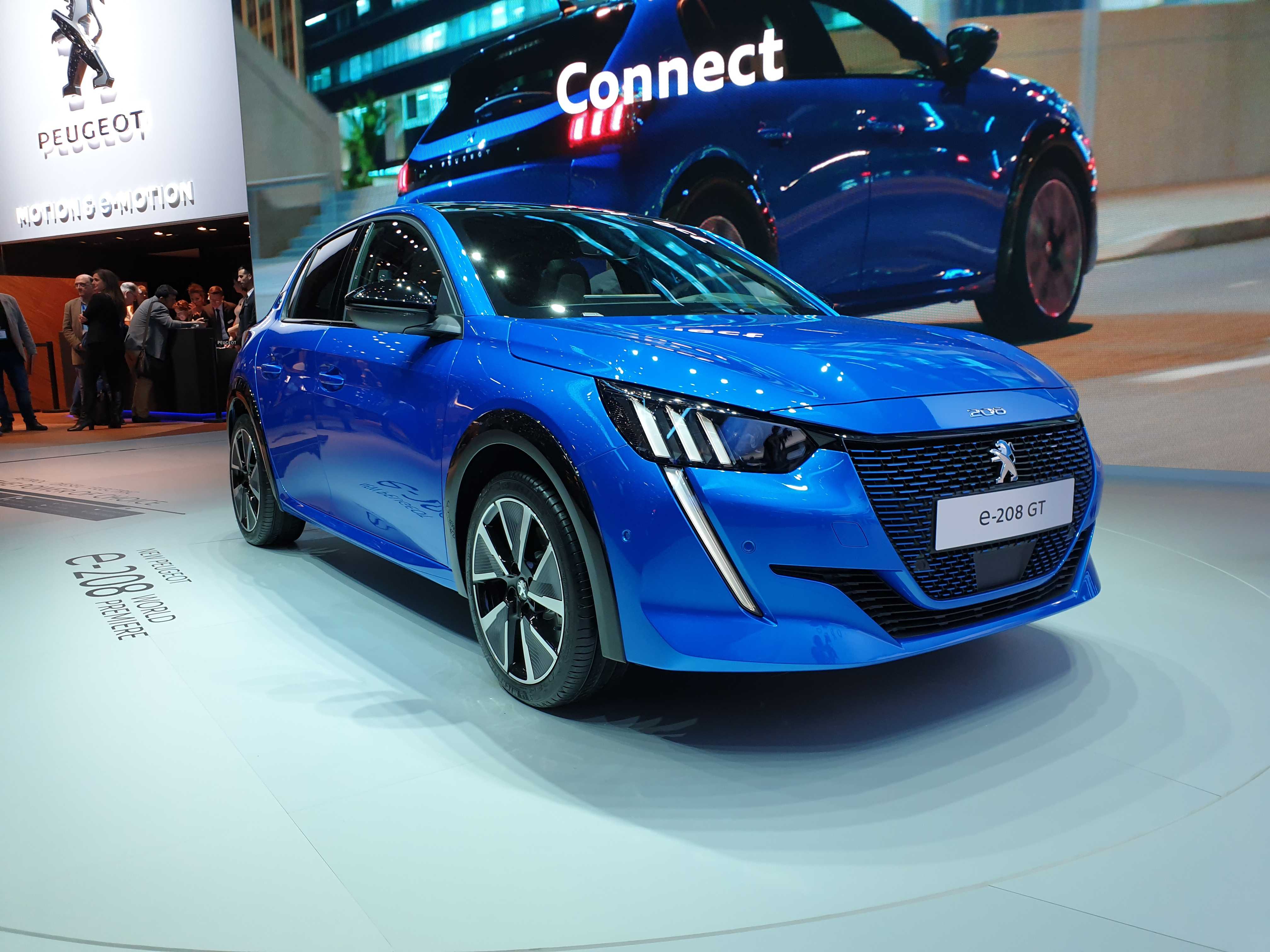Peugeot e-208 revealed at Geneva - front