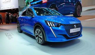 Peugeot e-208 revealed at Geneva - front