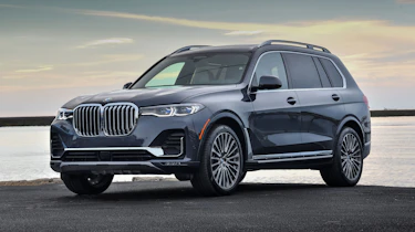 BMW X7 SUV front 3/4 static
