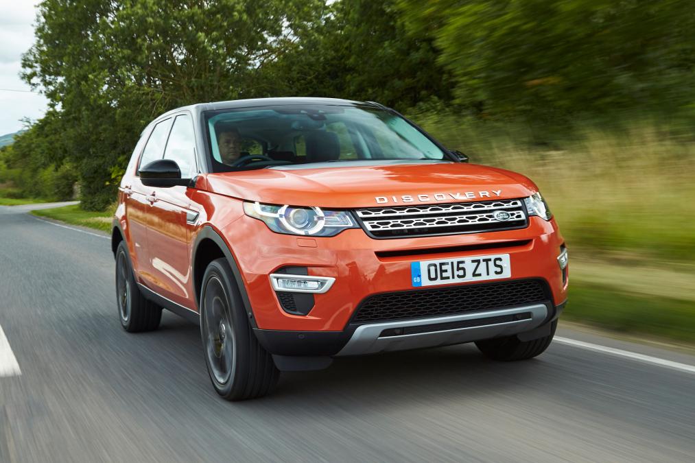Land Rover Discovery Sport HSE - Front driving