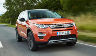 Land Rover Discovery Sport HSE - Front driving