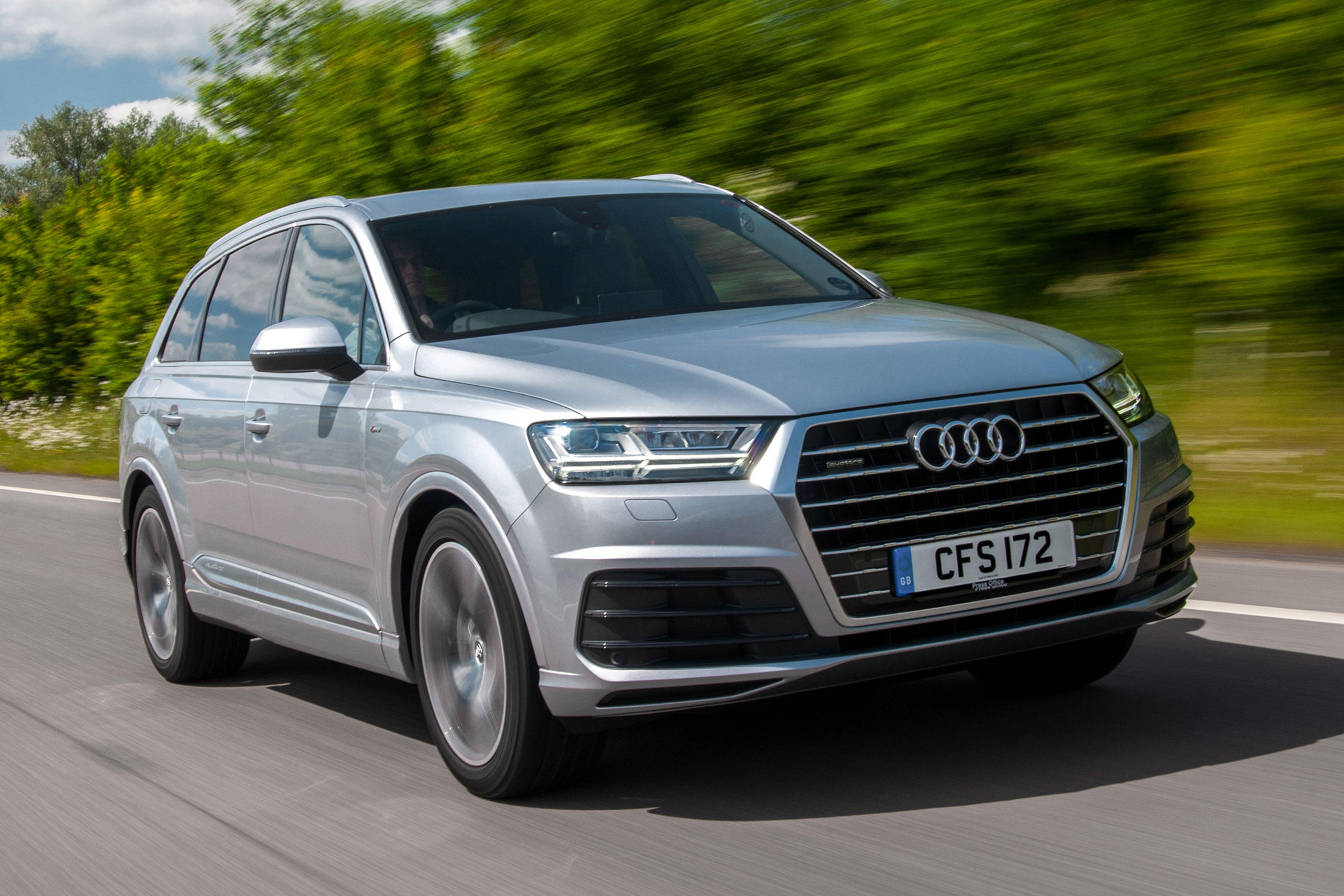 Audi Q7 S Line front tracking
