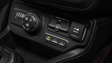 Jeep Renegade hybrid switch
