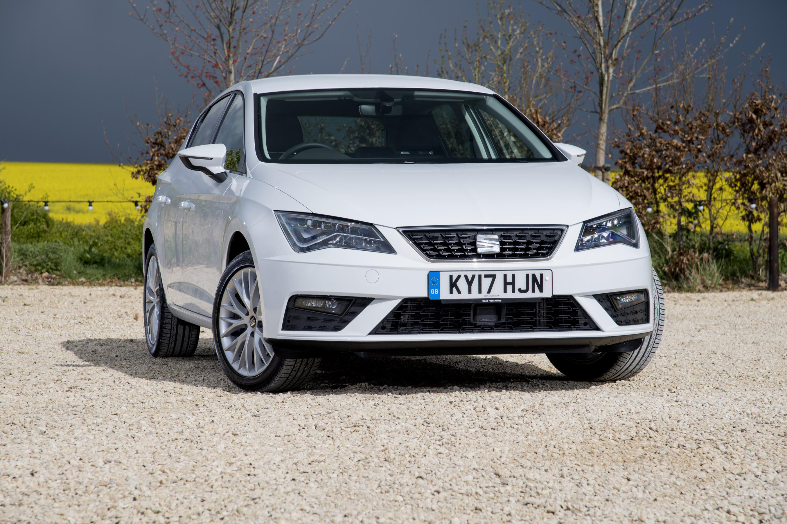 SEAT Leon SE front end