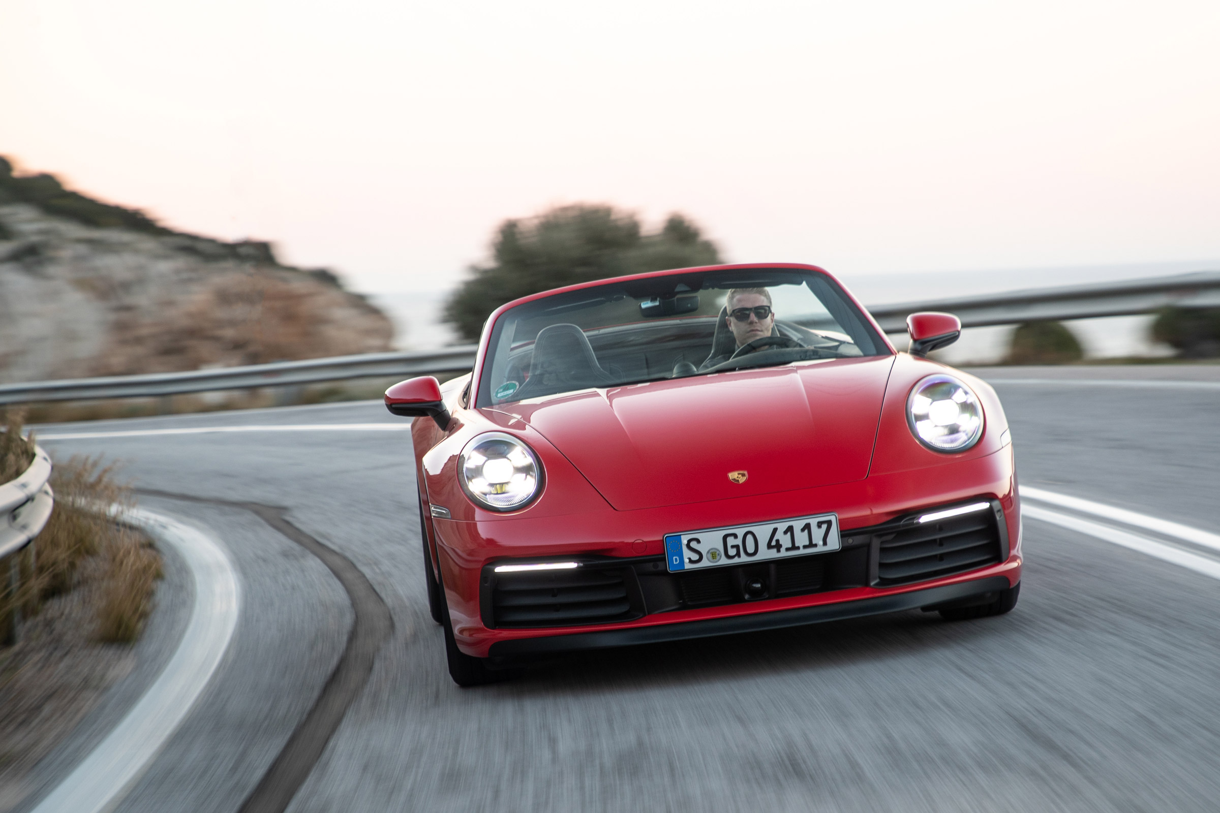Porsche 911 Cabriolet 2019 tracking corner 2