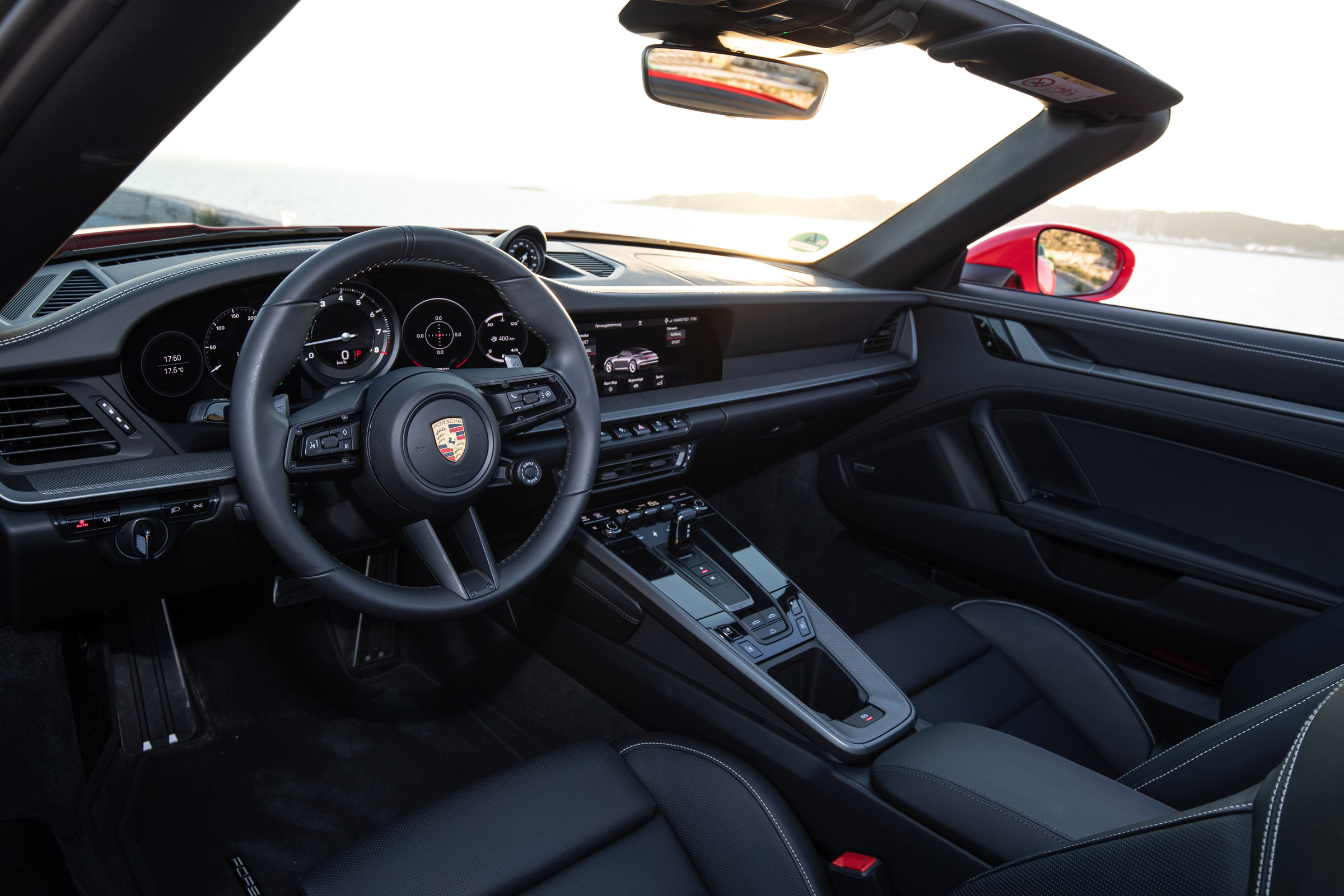 Porsche 911 Cabriolet 2019 interior