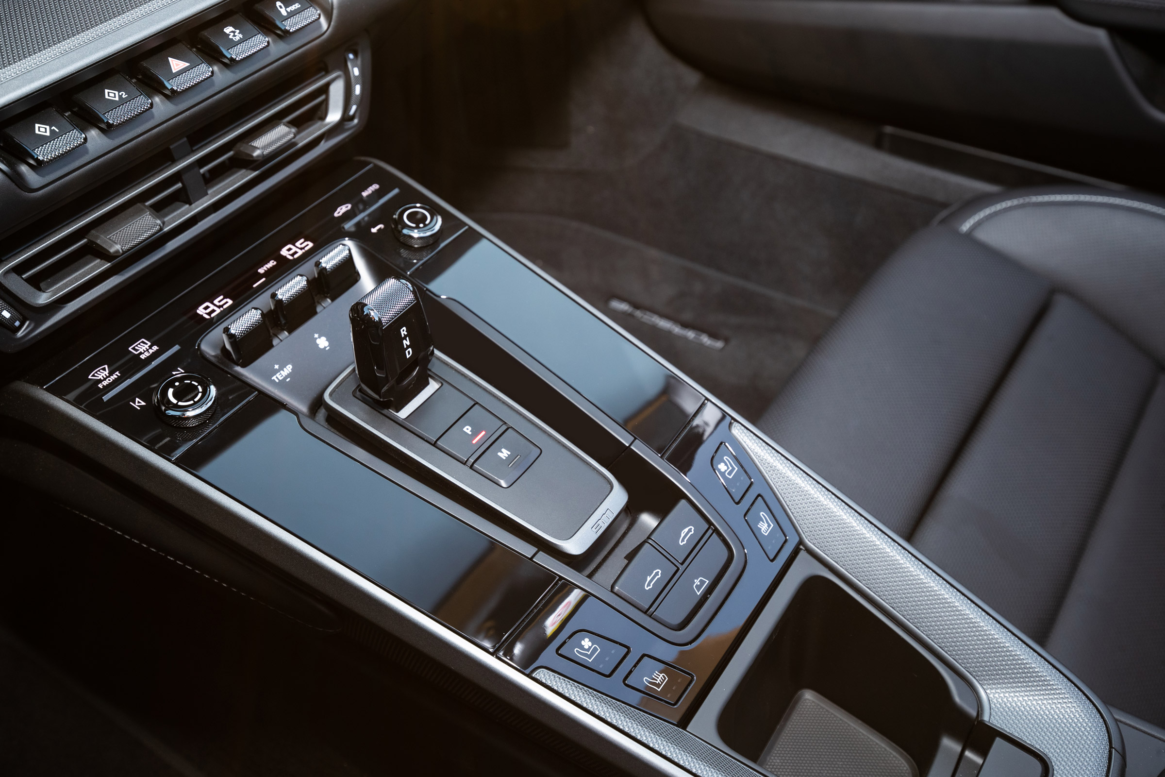 Porsche 911 Cabriolet 2019 interior gearbox