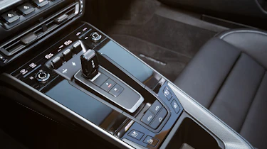 Porsche 911 Cabriolet 2019 interior gearbox