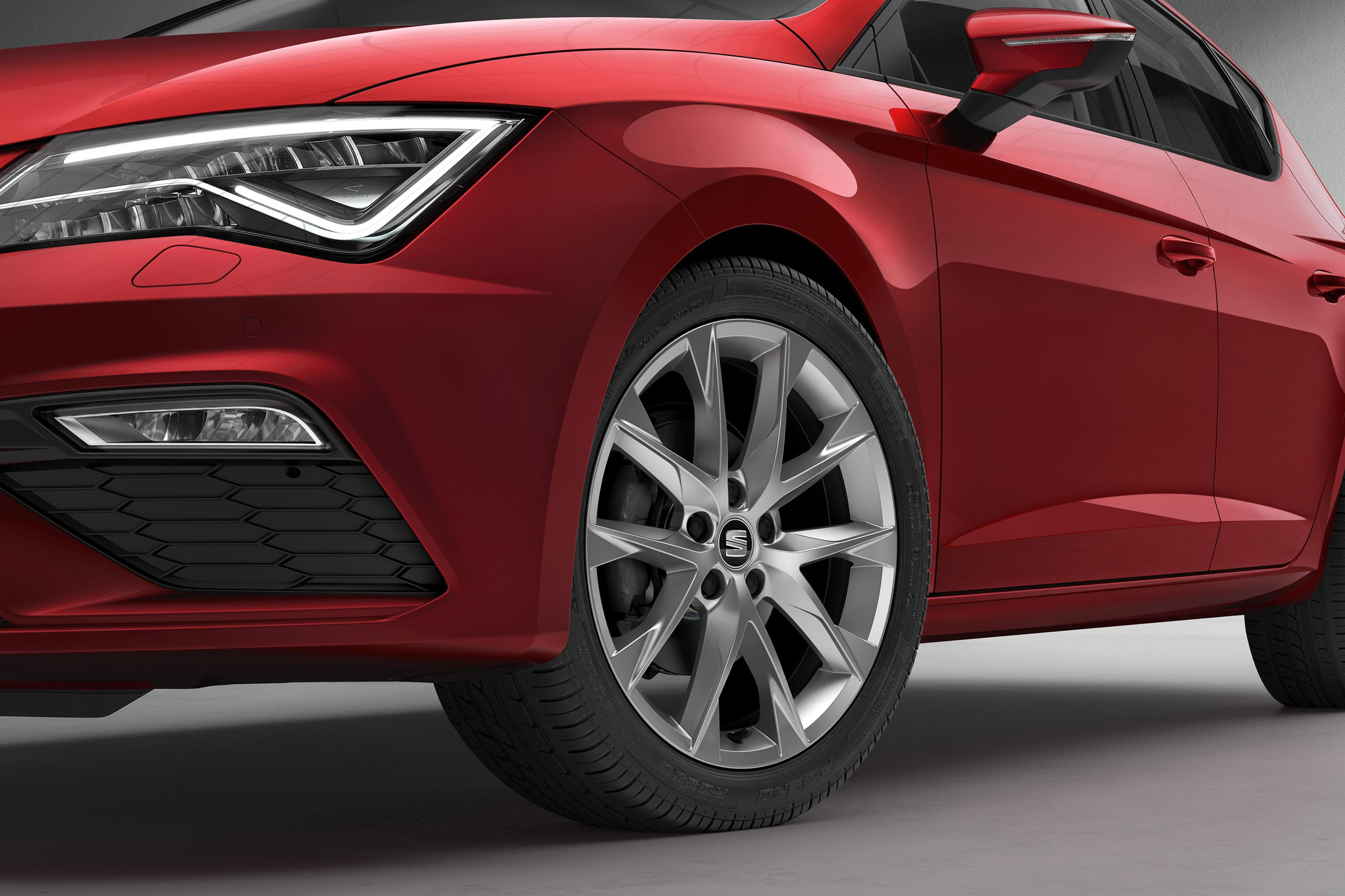 SEAT Leon FR Sport alloy wheel