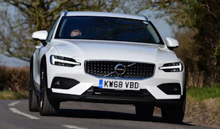 Volvo V60 Cross Country driving