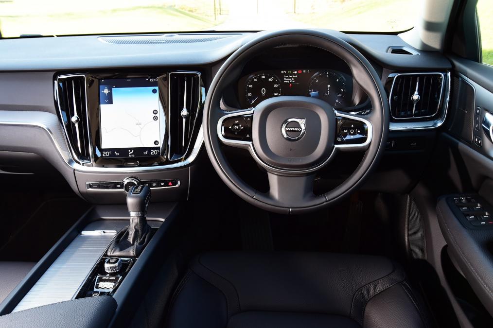 Volvo V60 Cross Country - interior 
