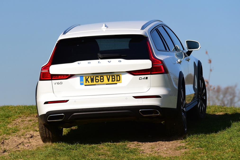 Volvo V60 Cross Country - rear off-road
