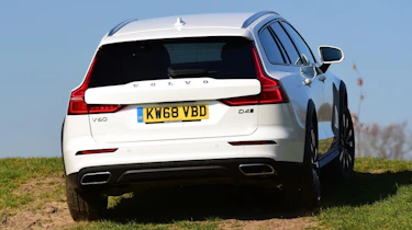Volvo V60 Cross Country - rear off-road