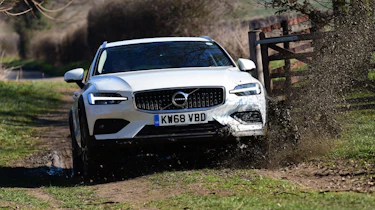 Volvo V60 Cross Country - off-road