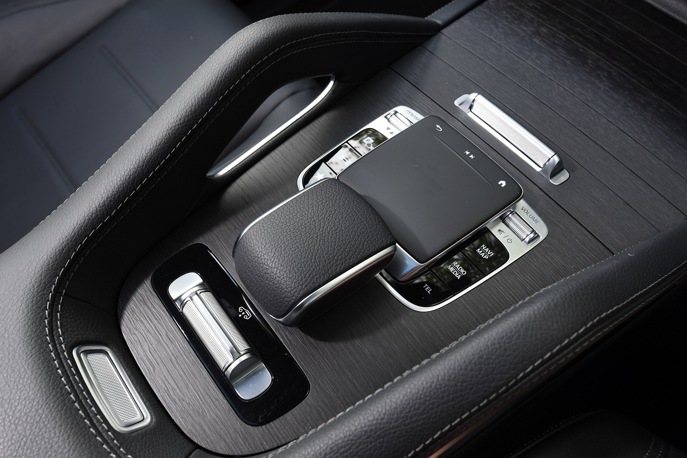 Mercedes GLE SUV touchpad