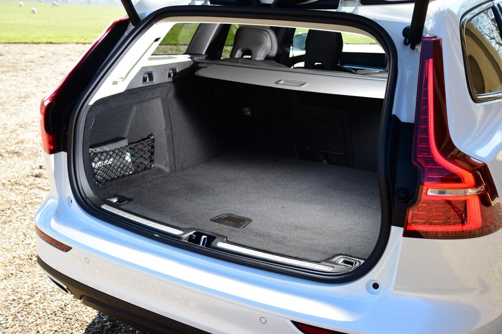 Volvo V60 Cross Country - boot