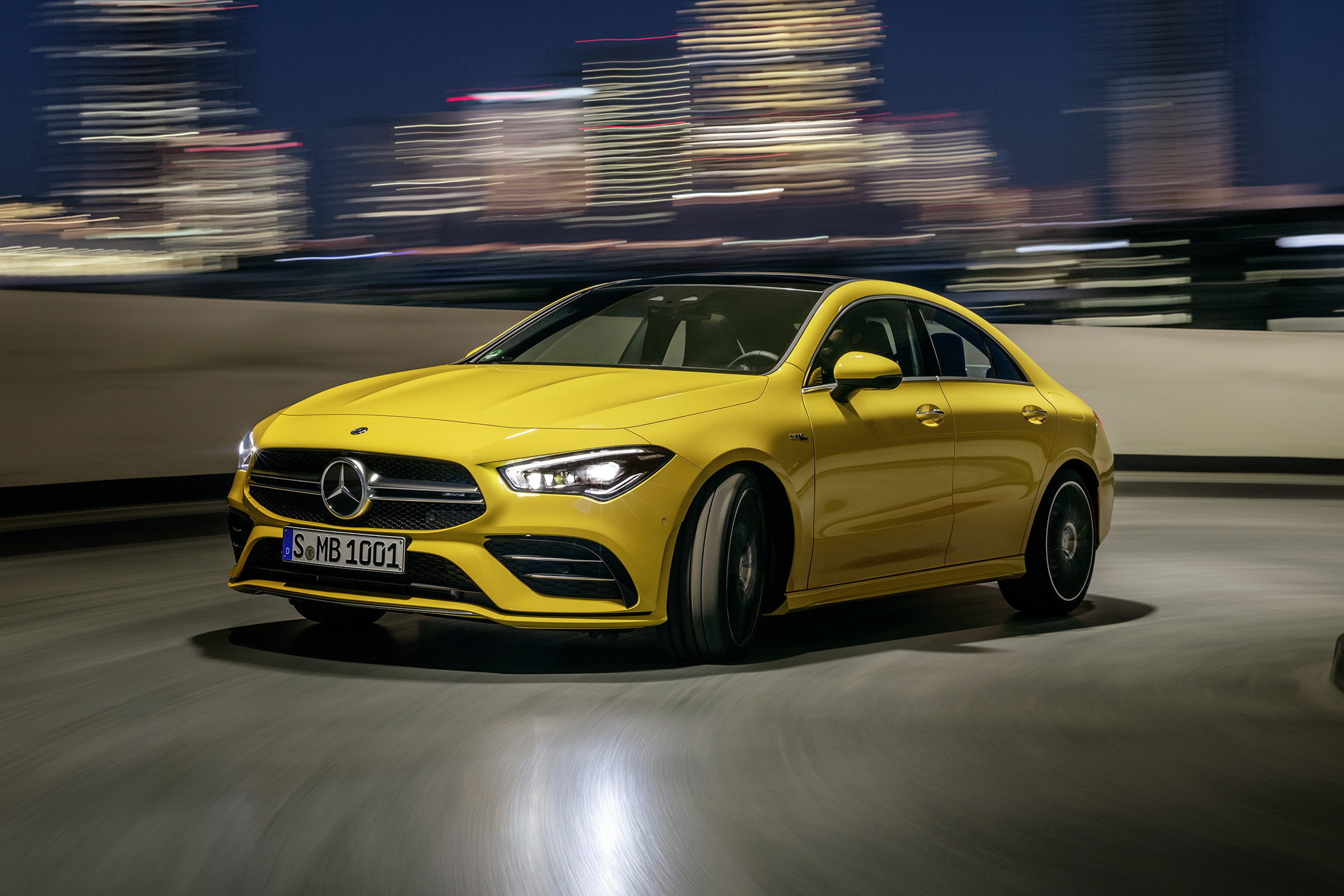 Mercedes-AMG CLA 35 - front driving 