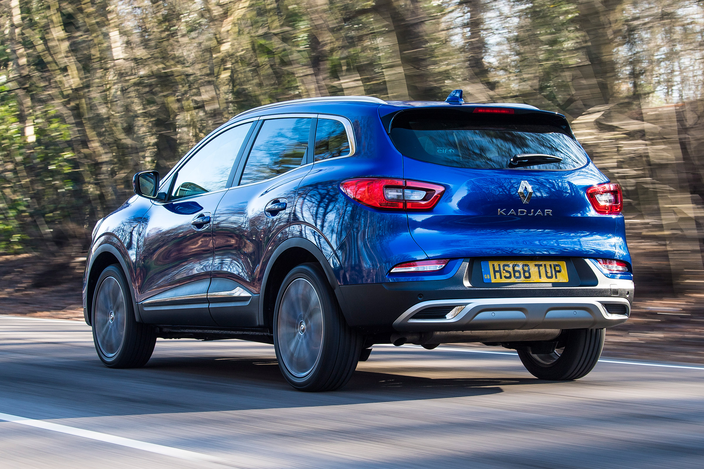 Renault Kadjar driving - rear view