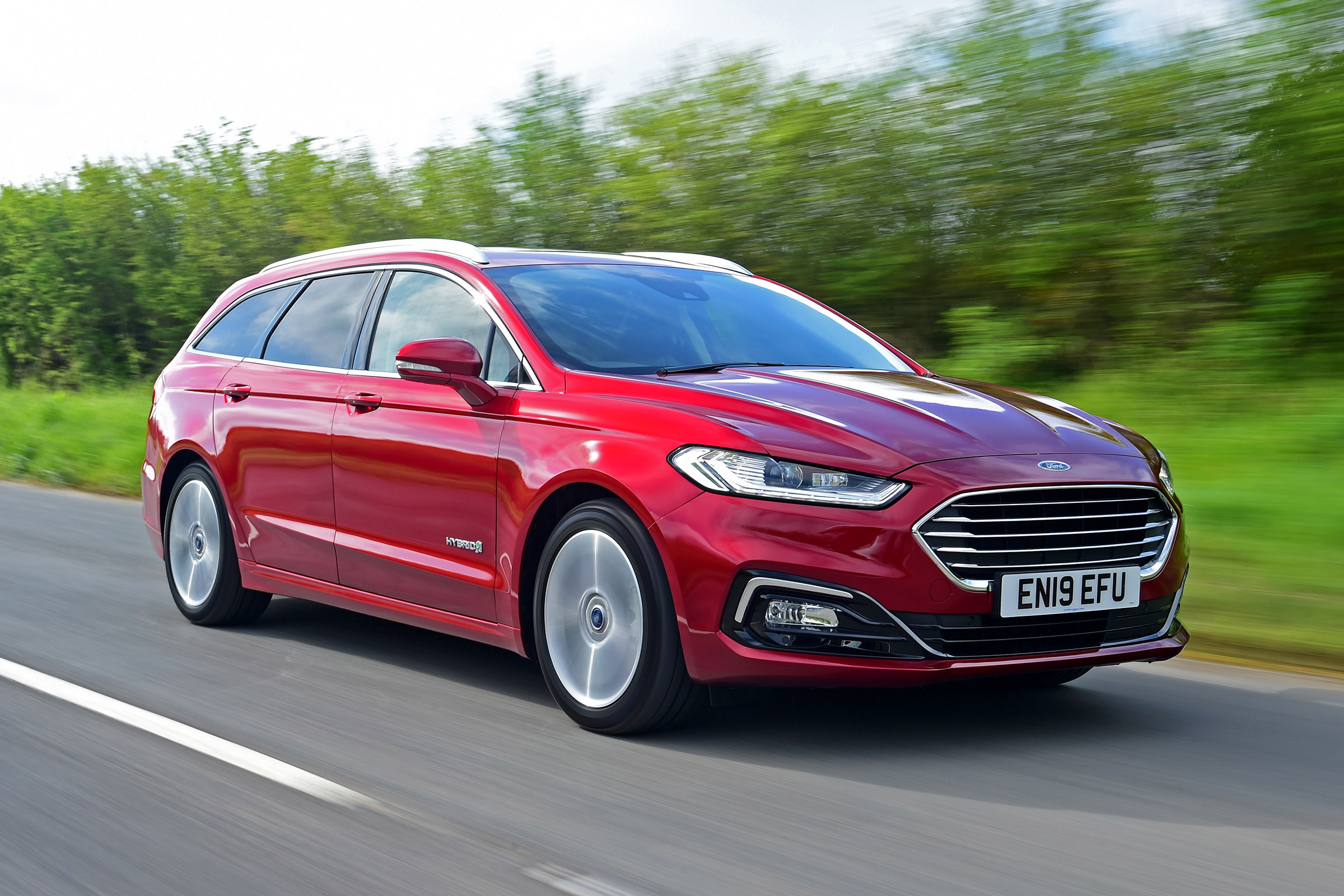 Ford Mondeo hybrid front 3/4 tracking