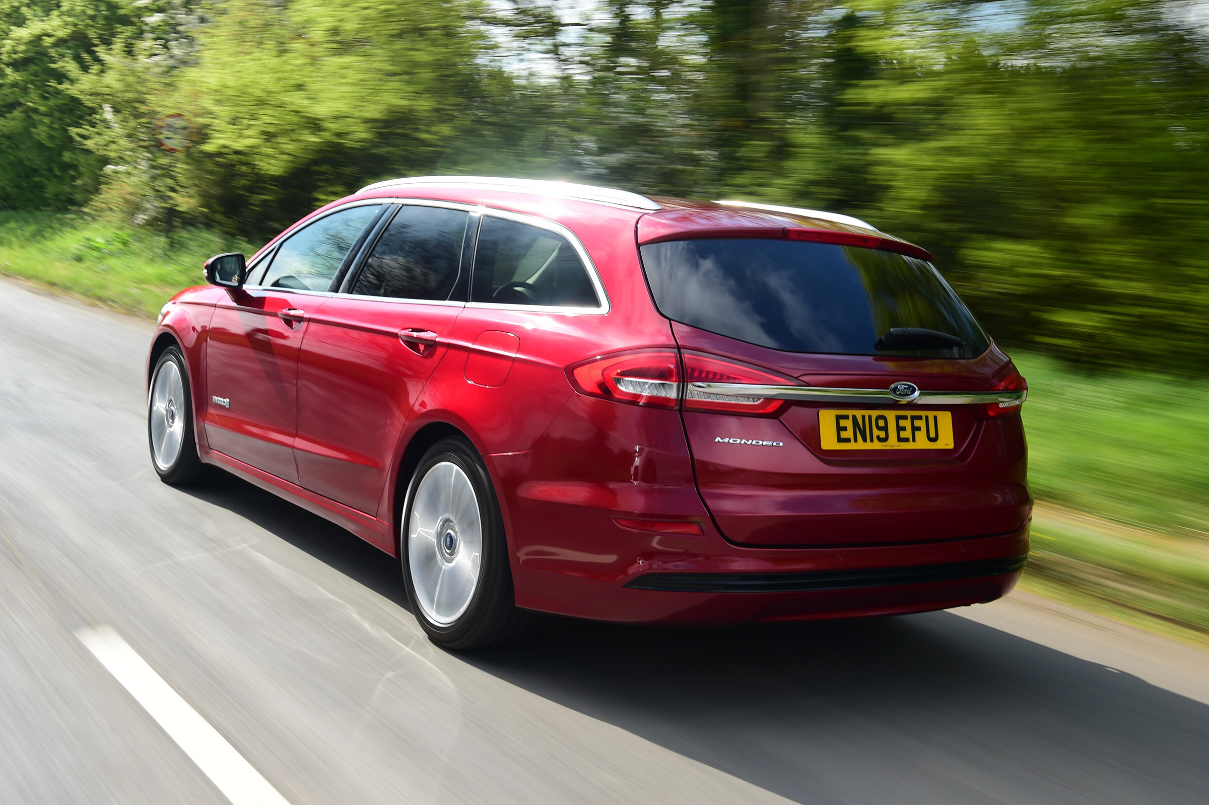 Ford Mondeo hybrid rear 3/4 tracking
