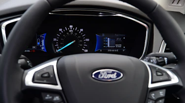 Ford Mondeo hybrid steering wheel