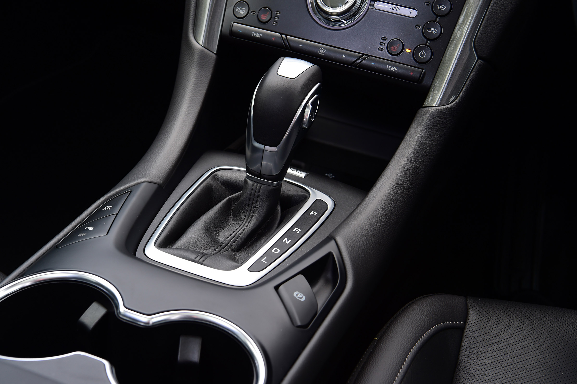Ford Mondeo hybrid gearlever