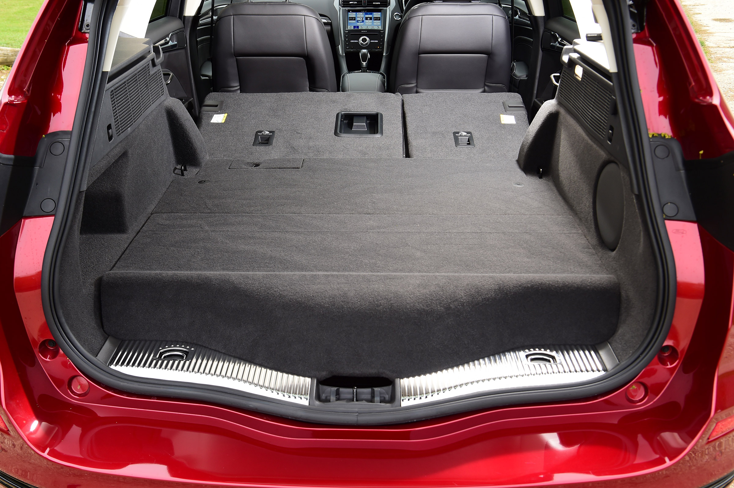 Ford Mondeo hybrid boot