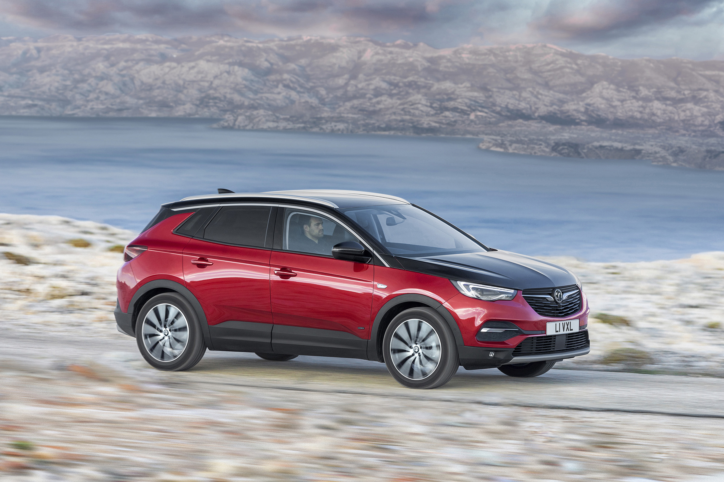 Vauxhall Grandland X Hybrid4 - side view