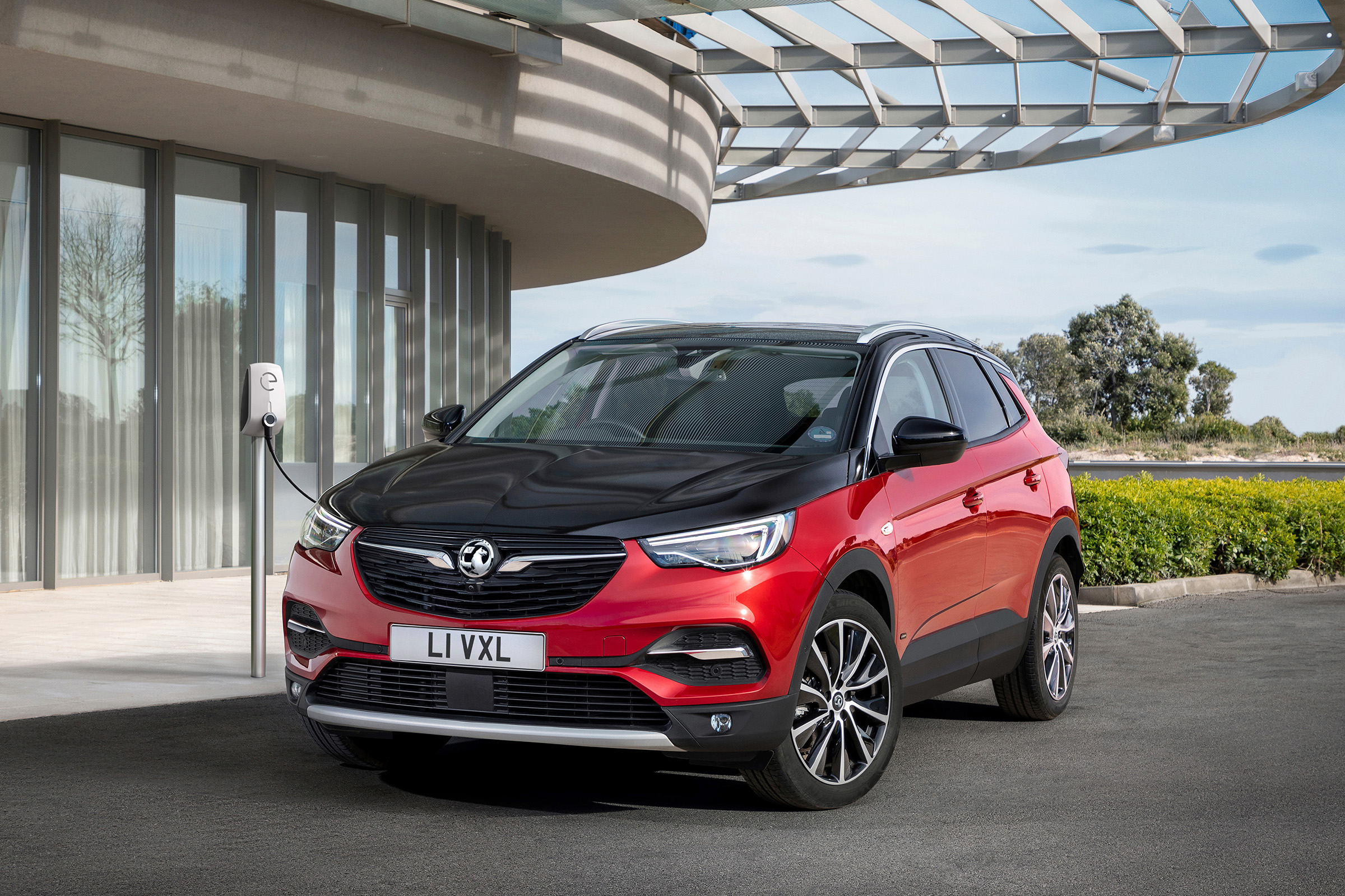 Vauxhall Grandland X Hybrid4 - front three quarter static