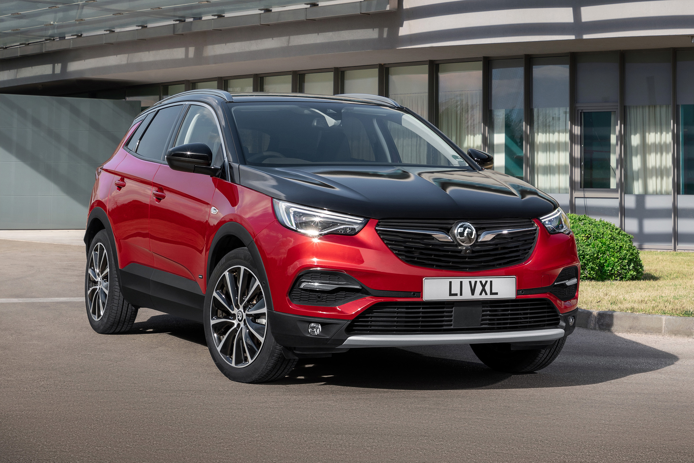 Vauxhall Grandland X Hybrid4 - static front quarter